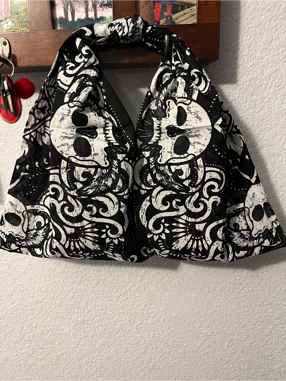 Black & White Skull Print Women’s knot purse/bag. 💀#knotpurse #skull